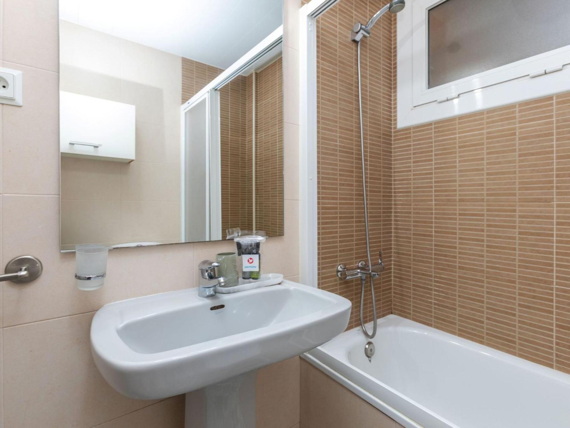 Apartment Eixample Esq Rocafort Diputacio By Interhome Barcelona Eksteriør billede